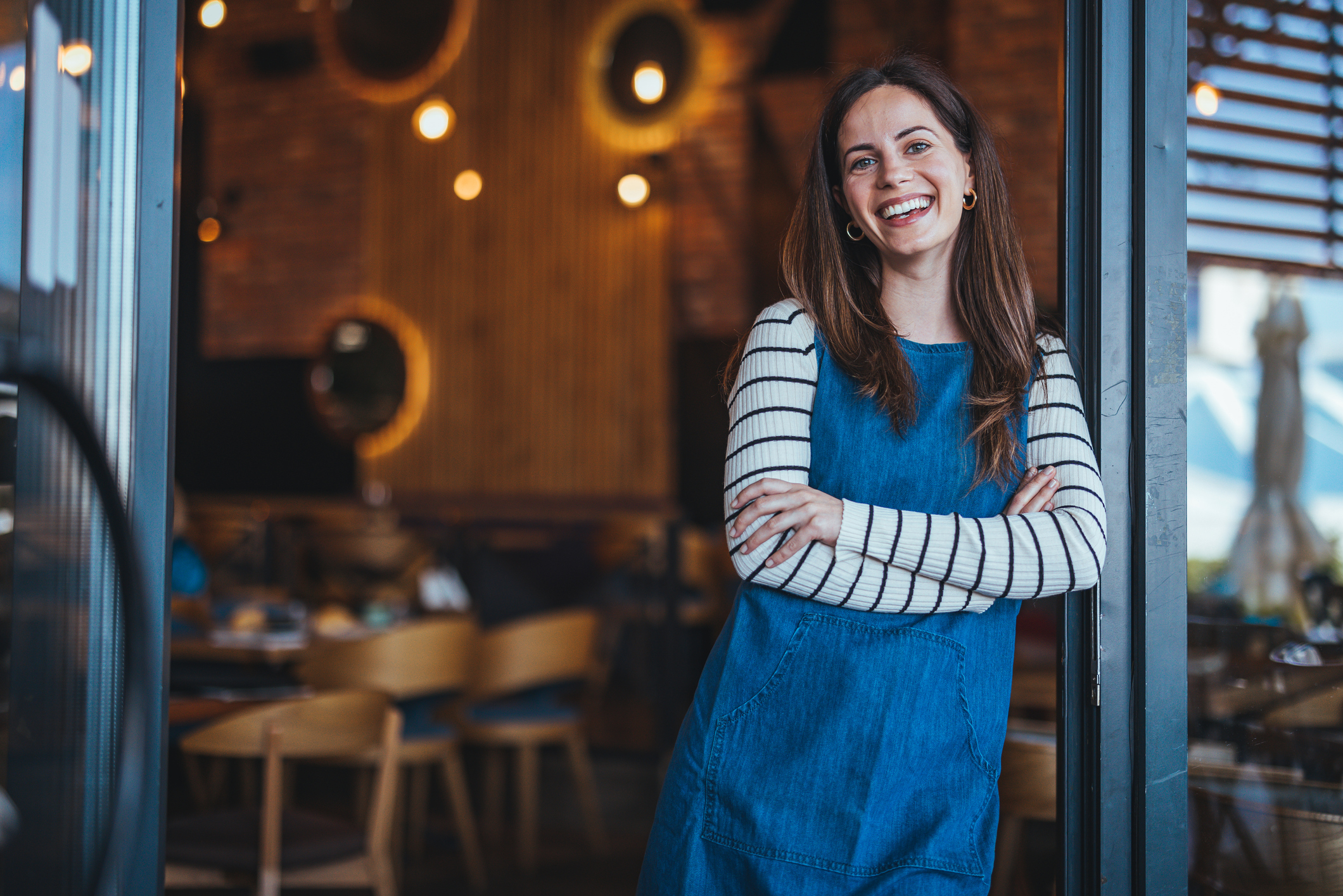 Independent business founder raising capital through investment crowdfunding while maintaining full control